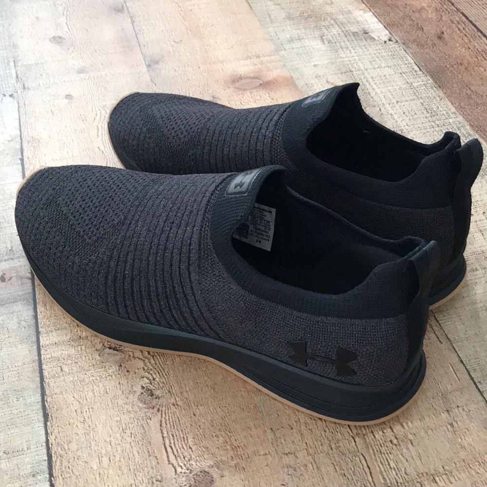 NWOT Mens Under Armour Charged Covert X Laceless